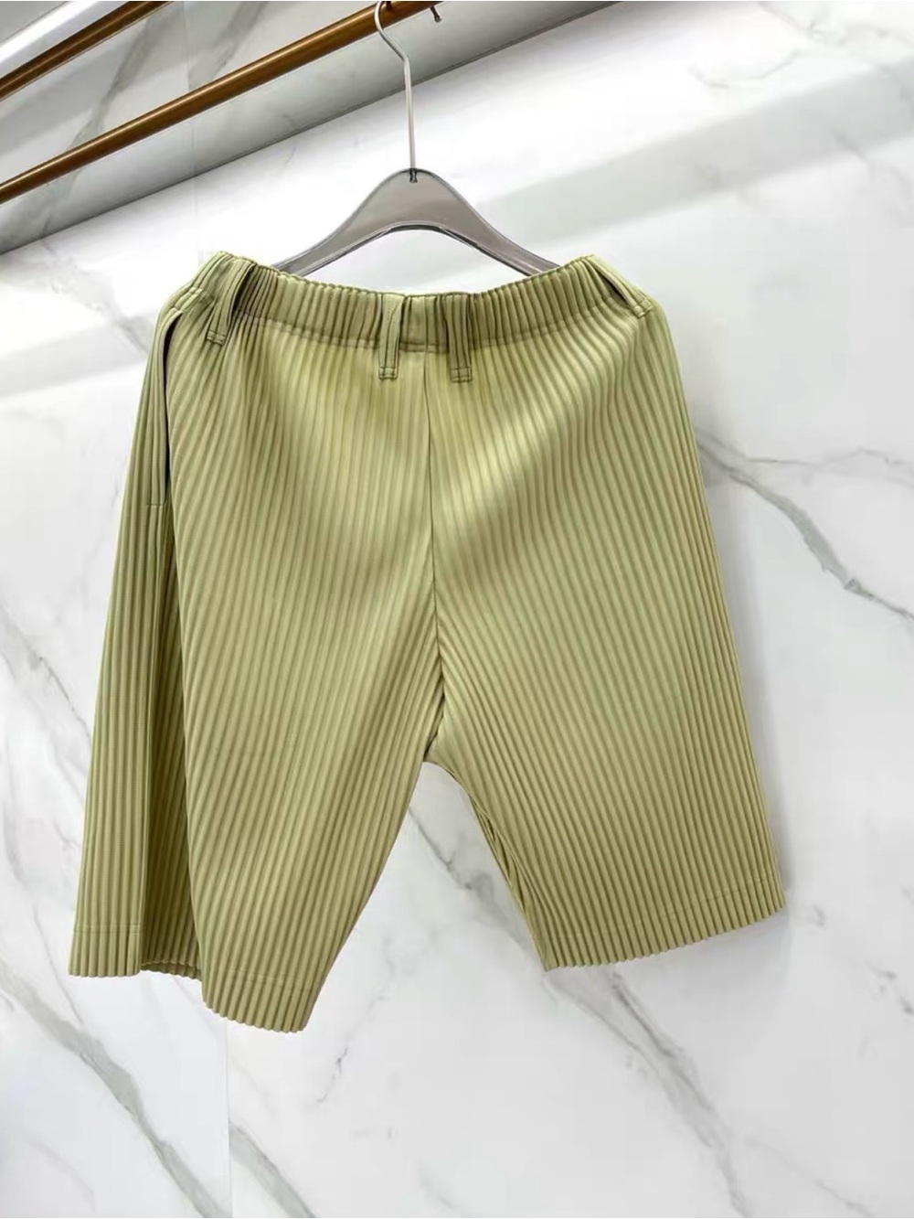 Issey Miyake HOMME PLISSE Cream Pleated Garment Tag Close-Up